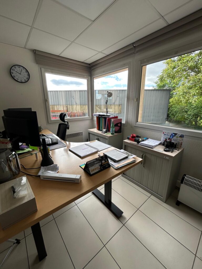 Bureau professionnel propre et entretenu après notre prestation de nettoyage